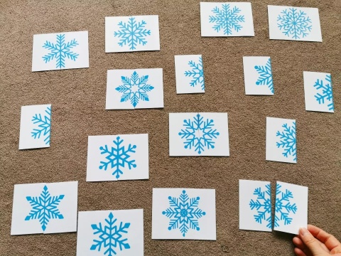 Dopasowywanie elementów 2-elementowych puzzli śnieżynki