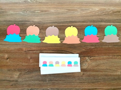 Ułożone kolorowe jeże i jabłka zgodnie z kartą wzoru – układanka edukacyjna