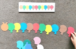 Układanie kolorowej stonogi według wzoru – układanka lewopółkulowa